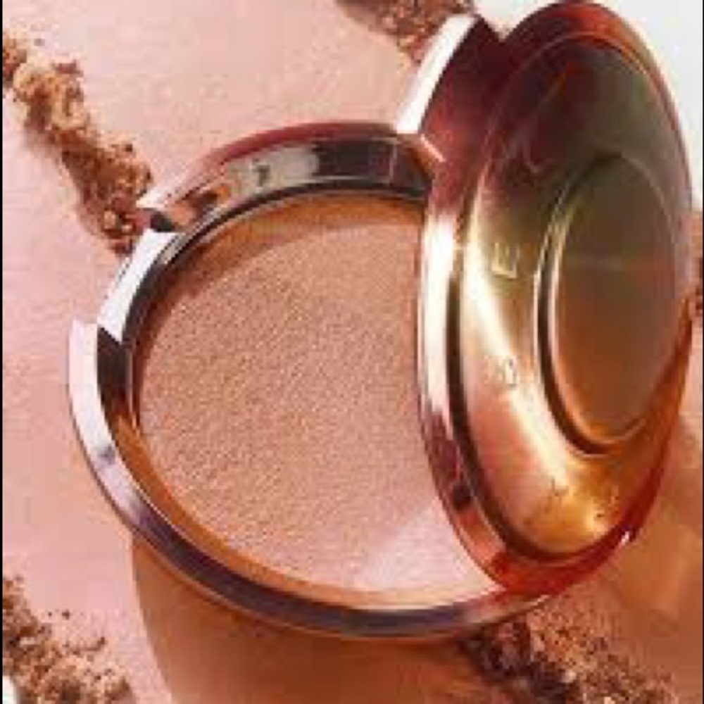 BECCA COSMETICS PRESSED SHIMMERING SKIN PERFECTER - OWN YOUR LIFHT - BRAND NEW - Picture 8 of 11